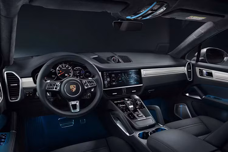 Chia sẻ với tờ Autocar, ông Marcus Eckermann cho biết Cayenne Coupe “đóng vai trò đặc biệt quan trọng với Porsche”. Sở hữu thiết kế manh mẽ mà sexy, dòng SUV này được kỳ vọng sẽ chiếm tới 30 – 40% tổng doanh số Cayenne trong tương lai.