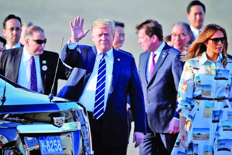 Được biết, ngay sau khi có mặt tại sân bay Haneda, Tokyo, Nhật Bản, Tổng thống Mỹ Donald Trump cùng đệ nhất phu nhân Melania đã di chuyển từ chiếc Air Force One sang xe siêu sang chống đạn The Beast 2.0 thế hệ mới của hãng xe sang đình đám Cadillac, Mỹ.