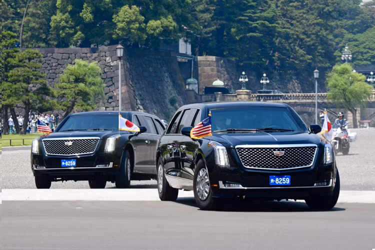The Beast 2.0 mới sở hữu động cơ diesel tăng áp V8 5.0l trong khi người tiền nhiệm được trang bị động cơ diesel tăng áp Duramax V8 6.6l, xe đạt tốc độ tối đa giới hạn ở mức 90 km/h. Với trọng lượng lên đến 9 tấn, Sở mật vụ Mỹ phải sử dụng máy bay vận tải cỡ lớn C-17 Globemaster để vận chuyển The Beast 2.0 và mỗi lần chuyên chở chỉ được 2 chiếc.