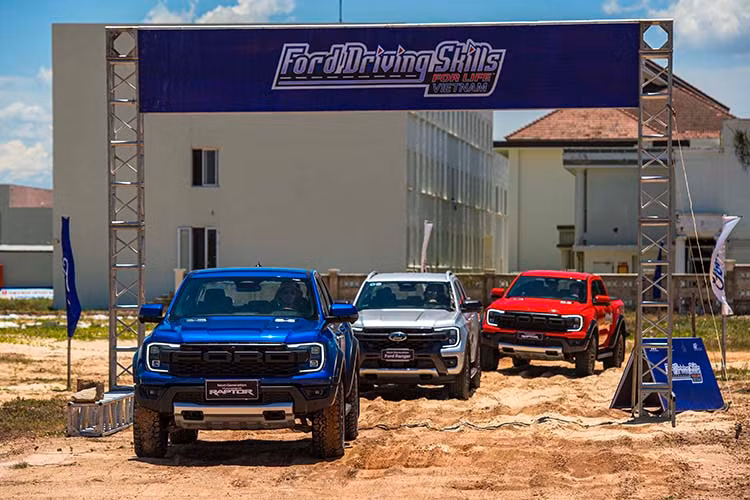 Hang tram xe Ford Ranger co mat tai Le hoi ban tai Viet Nam 2023-Hinh-2
