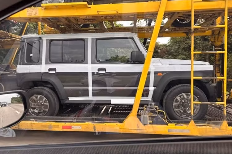 Theo giới truyền thông địa phương, Suzuki Jimny 5 cửa sẽ chính thức ra mắt thị trường Philippines vào năm sau. Trước thời điểm đó, giá bán Suzuki Jimny 5 cửa cũng đã bị rò rỉ.