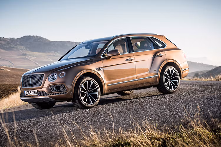 Bentley Bentayga đang là chiếc siêu xe SUV sang trọng nhất trên Thế giới hiện nay, đây là mẫu xe chiến lược trong thời gian qua của thương hiệu Bentley, nhằm giúp hãng xe sang này có thể nâng cao doanh số trong phân khúc vốn từ lâu hagx siêu xe sang Anh quốc đang bỏ ngỏ.