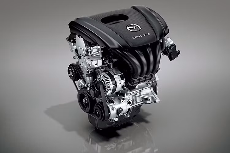 Tại thị trường Nhật Bản, Mazda2 2019 vẫn có 2 tùy chọn động cơ xăng và diesel. Đầu tiên là động cơ xăng Skyactiv-G 4 xi-lanh, phun nhiên liệu trực tiếp, dung tích 1,3 lít, sản sinh công suất tối đa 93 mã lực và mô-men xoắn cực đại 123 Nm. Hai con số tương ứng của động cơ diesel Skyactiv-D 4 xi-lanh, tăng áp, dung tích 1,5 lít là 105 mã lực và 250 Nm.