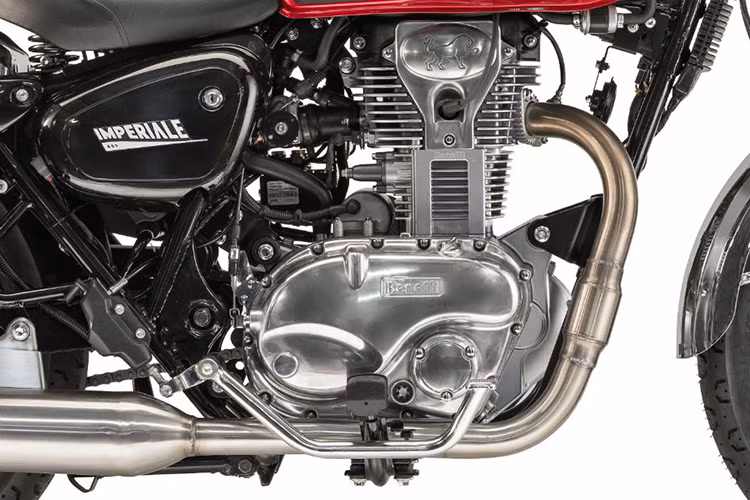 Cung cấp sức mạnh cho Imperiale 400 là khối động cơ SOHC 2 van xi-lanh đơn có dung tích 373,5cc, làm mát bằng không khí, 5 cấp số, có phun nhiên liệu điện tử để tăng hiệu năng và đáp ứng tiêu chuẩn Euro 4. Dù sở hữu dung tích lớn nhưng động cơ này lại có công suất khá khiêm tốn, chỉ 19PS tại tua máy 5.500v/ph.