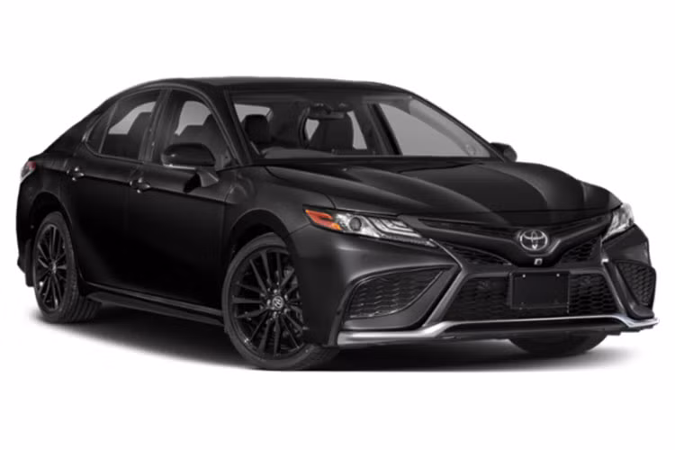 Mẫu xe sedan Toyota Camry Hybrid 2022 đã chính thức trình làng tại Indonesia trong sự kiện mang tên Toyota Electrification Day diễn ra vào cuối tuần trước. Bước sang phiên bản 2022, mẫu sedan cỡ D đã được nâng cấp nhẹ về cả thiết kế lẫn trang bị.