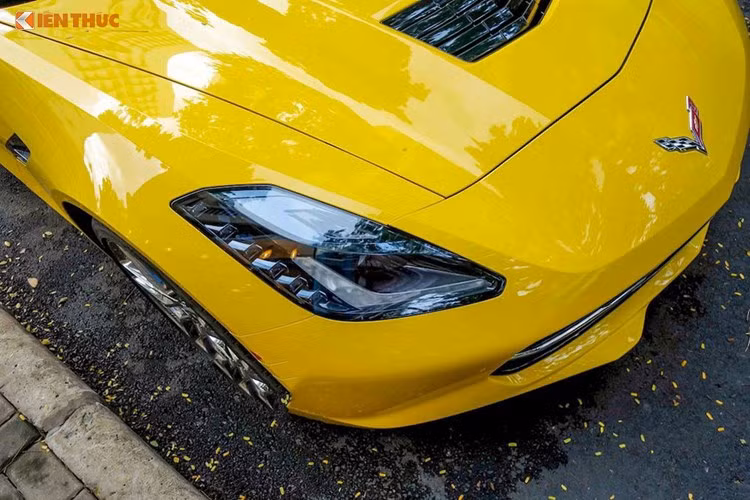 Corvette C7 Z06 sở hữu khối động cơ LT4 V8, siêu nạp, dung tích 6,2 lít, sản sinh công suất tối đa 650 mã lực và mô-men xoắn cực đại 880 Nm. Khi đi kèm hộp số sàn 7 cấp, C7 Z06 mất khoảng 3,2 giây để tăng tốc từ 0-100 km/h. Con số tương ứng với hộp số tự động 8 cấp tích hợp lẫy chuyển số trên vô lăng là dưới 3 giây.