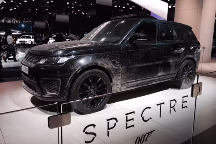 Được mệnh danh là "chiếc SUV nhanh nhất của Land Rover", khả năng tăng tốc của mẫu xe này lên 100 km/giờ chỉ trong 4.5 giây trước khi đạt tốc độ tối đa 260 km/giờ.