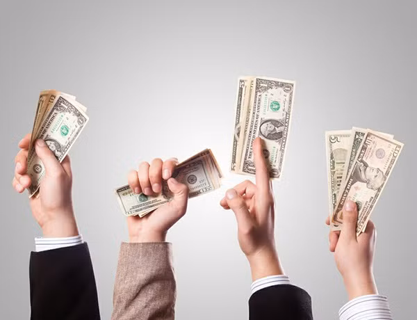 Việc tiêu tiền luôn khó hơn việc kiếm tiền