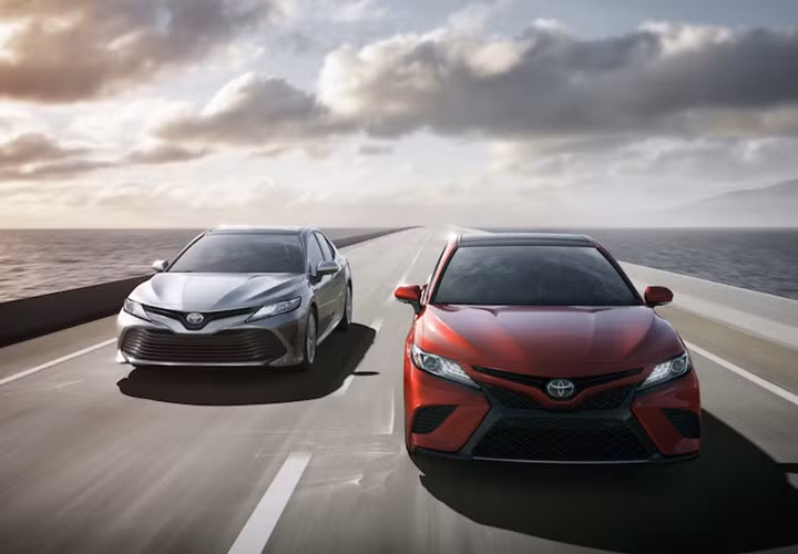 Hiện tại, Toyota Camry thế hệ mới cũng đang thử nghiệm tại Thái Lan, dự kiến bán ra vào cuối năm nay. Toyota Camry tại Việt Nam hiện vẫn đang được phân phối phiên bản cũ với ba phiên bản 2.0E, 2.5G và 2.5Q, giá bán lần lượt là: 997 triệu đồng, 1,161 tỷ đồng và 1,302 tỷ đồng.