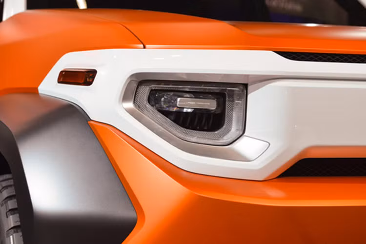 Khi ngắm nhìn mẫu xe concept này, nhiều người có thể sẽ liên tưởng đến Toyota FJ Cruiser từng khá nổi tiếng trong quá khứ. Theo hãng xe hơi Toyota, FT-4X là sản phẩm của Trung tâm nghiên cứu thiết kế Calty ở California, Mỹ. Hãng Toyota khẳng định, FT-4X là mẫu xe sẽ thu hút giới trẻ muốn tìm kiếm cảm giác mới lạ.