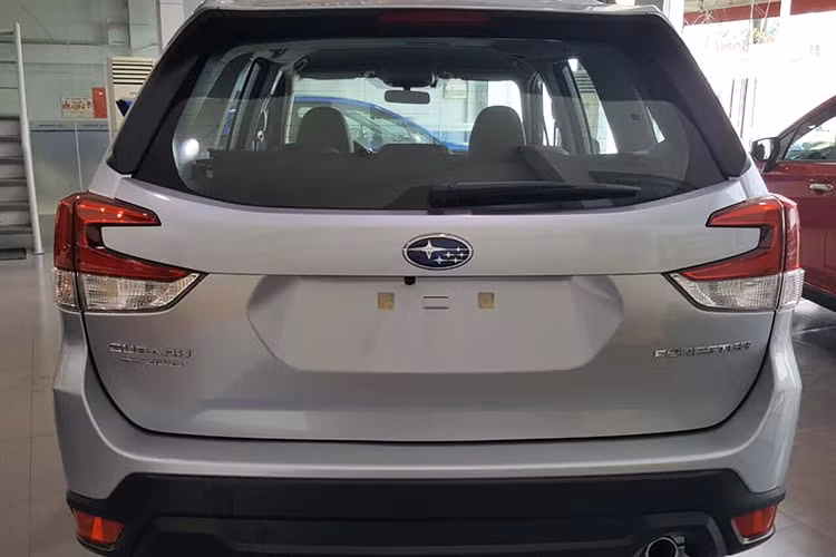 Cả 3 phiên bản i-S, i-L và i-S EyeSight của Subaru Forester 2019 đều sử dụng chung động cơ xăng 4 xi lanh đối xứng Boxer có dung tích 2.0 lít hút khí tự nhiên cho công suất tối đa 156 mã lực tại 6.000 vòng/ phút và mô men xoắn cực đại 196 Nm tại 4.000 vòng/phút. Sức mạnh được truyền xuống 4 bánh xe thông qua hộp số tự động vô cấp (Lineartronic CVT).