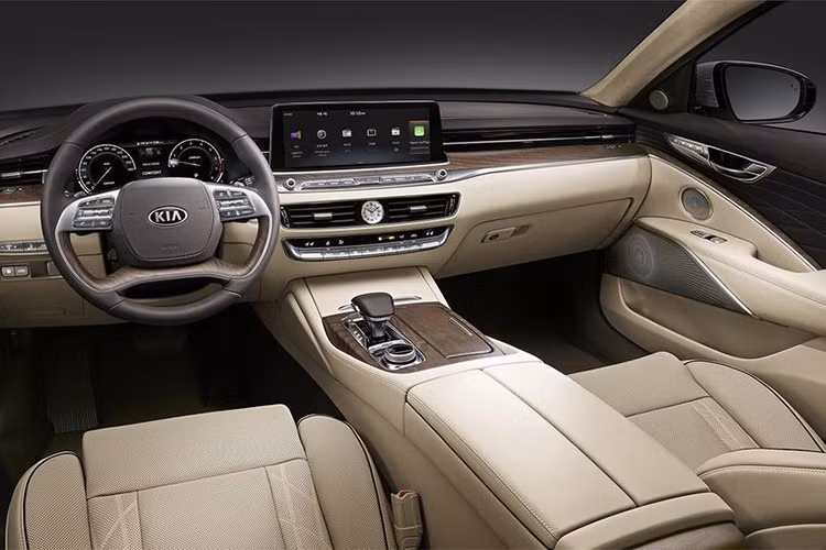 Theo hãng xe Kia, mẫu sedan K9 thế hệ mới kết hợp thiết kế ngoại thất lịch lãm sang trọng, hiệu năng vận hành cao và một không gian cabin rộng rãi, các vật liệu cao cấp, thiết kế tinh tế. Hãng cũng sẽ ứng dụng nhiều công nghệ tiên tiến hàng đầu hiện nay, như các công nghệ bảo vệ an toàn, tiện nghi nội thất cũng như hỗ trợ lái xe thông minh.