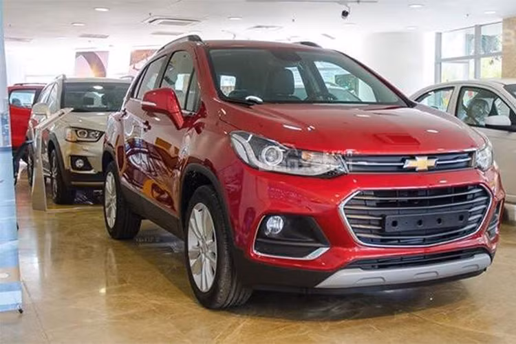 Không kém cạnh các đối thủ trong cuộc đua về giá, mới đây GM Việt Nam giảm giá mẫu SUV cỡ nhỏ Chevrolet Trax xuống còn 679 triệu đồng. Tuy nhiên, trong tháng 2 vừa qua mẫu xe này chỉ bán vỏn vẹn 1 chiếc và lọt thường xuyên lọt vào danh sách xe ế nhất tại Việt Nam.