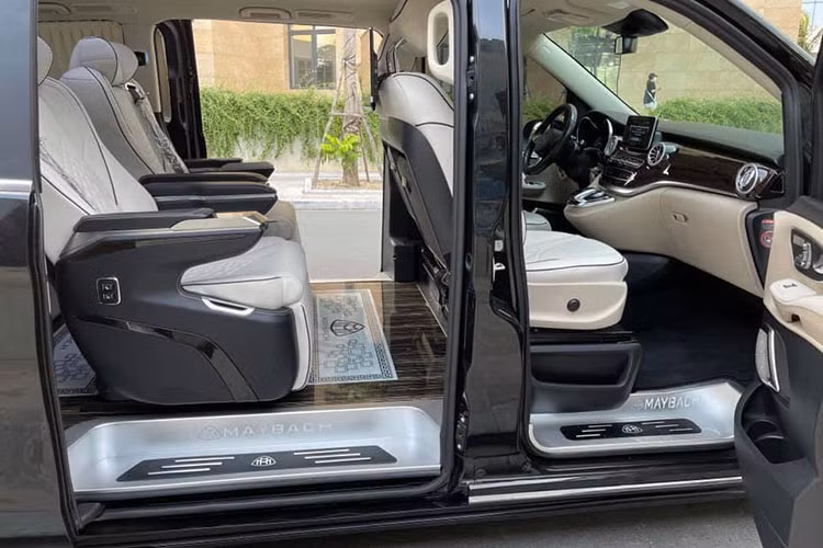 Chiếc MPV Mercedes-Benz V-Class 2016 độ này vẫn sử dụng động cơ dầu 4cyl thẳng hàng, dung tích 2.1L cho công suất tối đa 163 mã lực tại 3.800 vòng/phút và mô-men xoắn 380Nm tại 1.400 – 2.400 vòng/phút. Sức mạnh được truyền xuống cầu sau (RWD) thông qua hộp số tự động 7 cấp (7G-TRONIC).