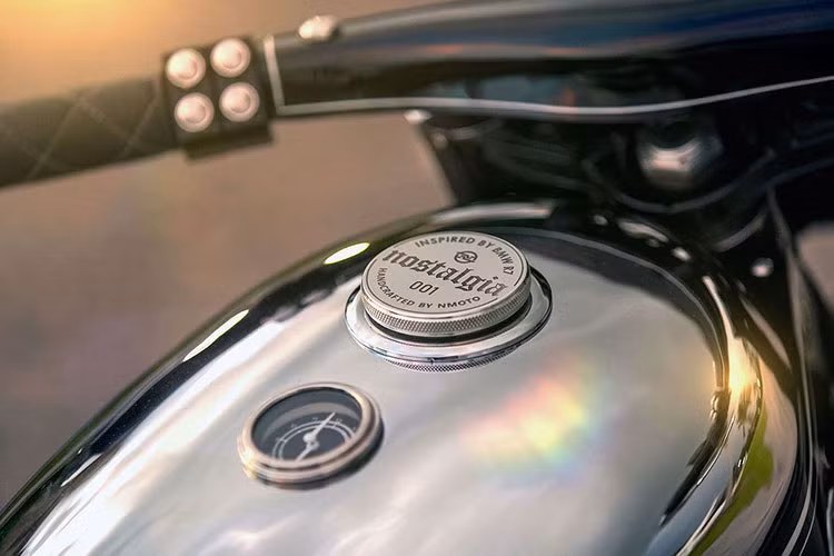 Tuy nhiên với sự trợ giúp của xưởng độ NMoto Studio tới từ Florida, Mỹ, những fan BMW Motorrad hiện đã có thể sở hữu một chiếc xe với thiết kế tương tự. Dựa trên nền tảng của R nineT, xưởng đã tạo ra một bộ kit mang tên Nostalgia Project để biến kiểu dáng của nó giống y hệt R7.