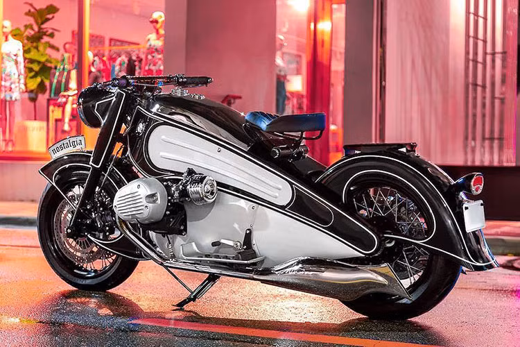 Đáng chú ý nhất trong số dòng môtô của hãng xe Đức, chiếc BMW R7 đời 1934 là một dấu ấn đặc biệt. Nó không được đưa vào sản xuất thương mại, tuy nhiên lại được nhiều chuyên gia trong ngành đánh giá là một trong những mẫu môtô đẹp, sáng tạo nhất và quan trọng nhất.