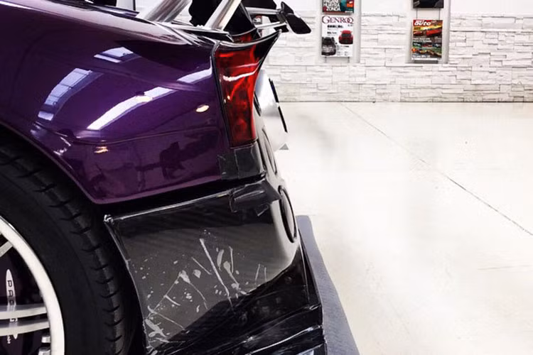 Zonda Zozo sử dụng cánh gió tĩnh kích thước lớn thay vì dùng cánh gió đuôi vịt.
