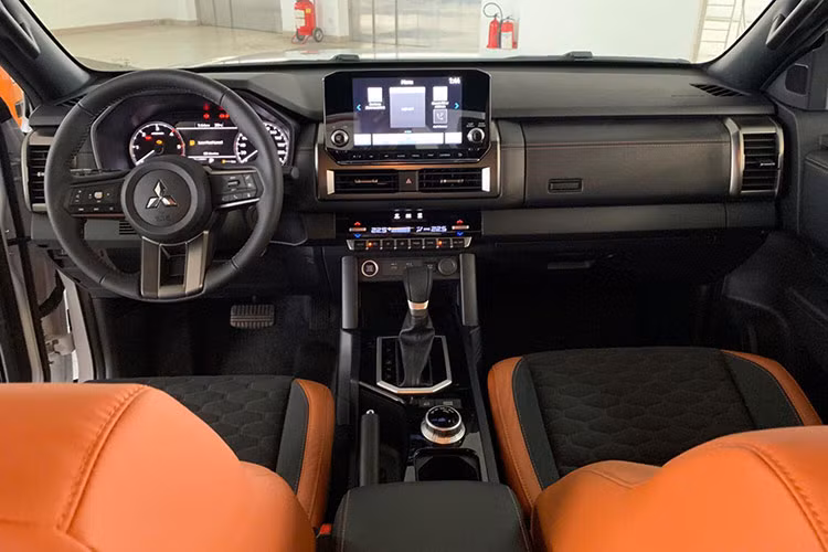Mitsubishi Triton Athlete 2024 tai Viet Nam co gi hon cac doi thu?-Hinh-4