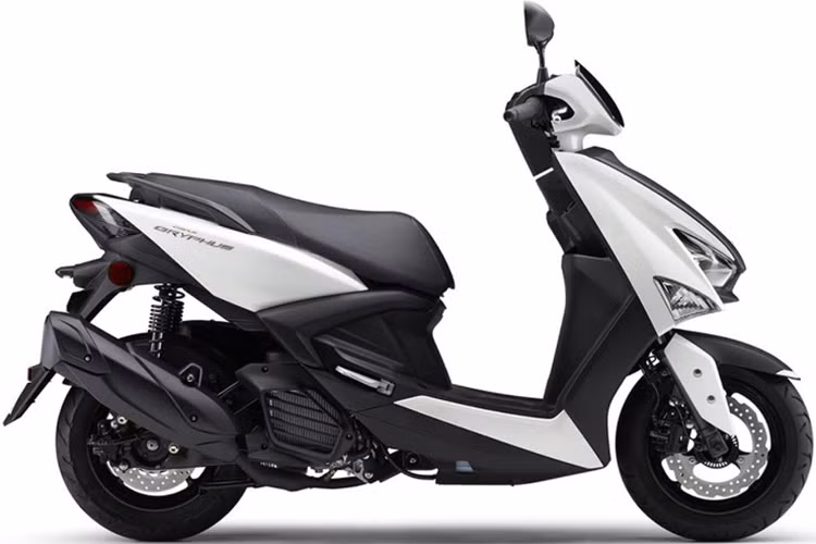 Hệ thống treo của Cygnus Gryphus 2024 bao gồm phuộc ống lồng ở phía trước và giảm xóc kép phía sau. Xe sử dụng phanh đĩa cho cả bánh trước và sau kèm hệ thống chống bó cứng phanh ABS an toàn.