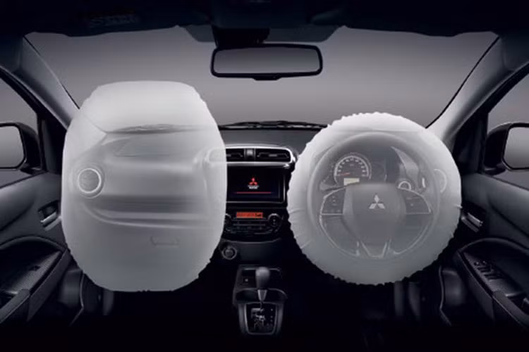Trang bị an toàn như hệ thống chống bó cứng phanh ABS, phân bổ lực phanh điện tử EBD, hỗ trợ phanh khẩn cấp BA, cân bằng điện tử, hệ thống chống trượt, hỗ trợ khởi hành ngang dốc, cảnh báo va chạm phía trước, giảm thiểu tai nạn khi đạp nhầm chân ga, kiểm soát hành trình, camera lùi và 2 túi khí trước.
