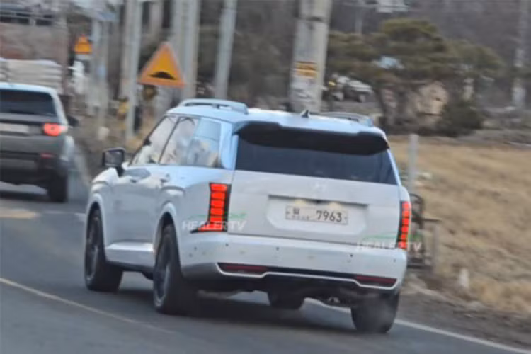 Hyundai dự kiến sẽ công bố thêm các thông tin chi tiết cũng như bộ ảnh chính thức của Palisade 2025 trong nửa cuối tháng 12 trước khi đưa mẫu xe này vào sản xuất hàng loạt.