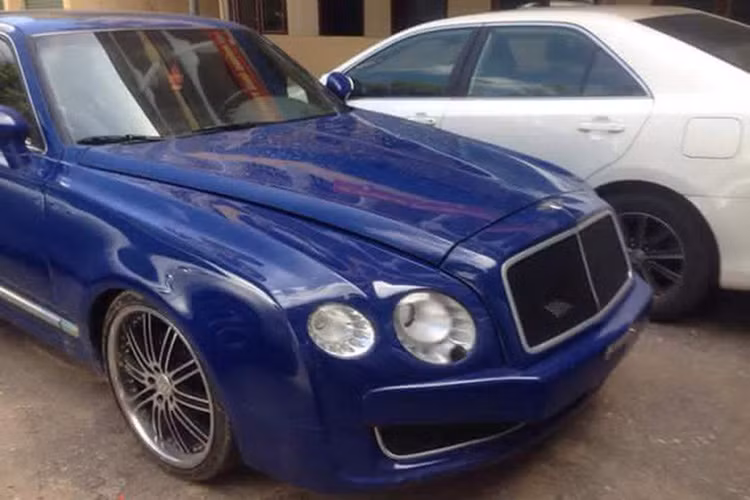 Theo thông tin về việc rao bán đấu giá trên thông tin đại chúng, được biết chiếc Bentley màu xanh dương từng bị bắt giữ thuộc phiên bản Mulsanne và hiện chưa rõ năm sản xuất. Mức giá rao bán đấu giá khởi điềm từ 1,6 tỷ đồng chưa bao gồm các loại thuế và phí phải nộp theo quy định.