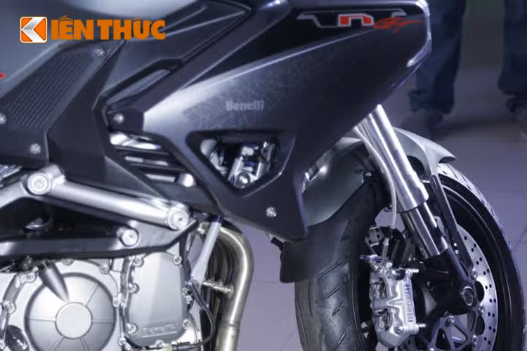 Xe sở hữu động cơ600 phân khối có khả năng sản sinh công suất cực đại 82 mã lực tại 11.000 vòng/phút và mô-men xoắn 55 Nm tại 8.000 vòng/phút, đi cùng hộp số 6 cấp.