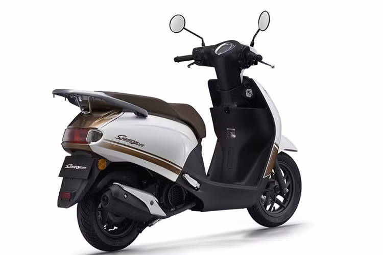 Honda Spacy 125 mới sở hữu bộ lốp có thông số 90/90-12 (2PR) 44J ở bánh trước và 100/90-10 (4PR) 56J ở bánh sau. Cả 2 bánh đều sử dụng lốp không săm Bias cùng hệ thống phanh đĩa trước và phang tang trống phía sau. Đặc biệt, 2 phiên bản cao cấp hơn còn sở hữu các công nghệ hỗ trợ phanh hiện đại như CBS (công nghệ phanh liên kết) và ABS... 