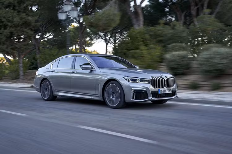 Tất nhiên, 7-Series thế hệ tiếp theo vẫn sẽ có những lựa chọn động cơ thông thường khác như 740i, 730i và bản máy dầu 735d. Tuy nhiên, cả ba phiên bản này đều nên có thêm hỗ trợ hybrid để có sức mạnh hiệu suất tốt hơn.