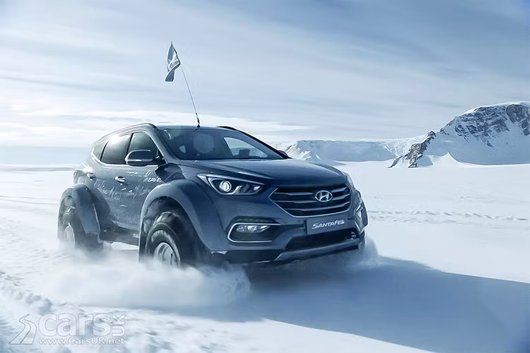 Để có thể chạy được trên nhiều địa hình, chiếc Santa Fe Endurance Edition đã được trang bị "bánh béo" với áp suất thấp. Để có thể lắp được bánh béo, hệ thống treo kèm khung lắp trước sau đã được thay đổi, đồng thời chiếc xe cũng chuyển sang hệ thống trục gián tiếp sử dụng bánh răng, tương tự các dòng Mercedes G500 4x42.