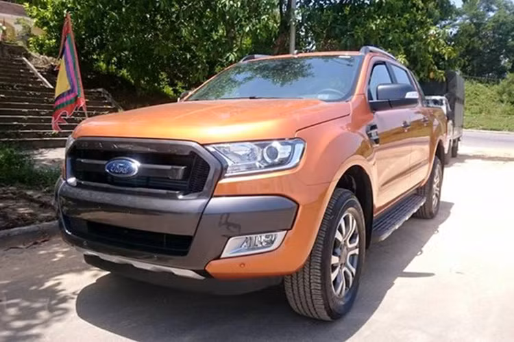  Ford Ranger Wildtrak phiên bản 2015 đã có mặt tại Đồng Mô để sẵn sàng ra mắt lần đầu tiên trước công chúng Việt Nam. 