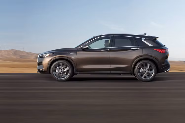 Ra mắt lần đầu với tên gọi Infiniti EX và được đổi tên theo toàn bộ dòng sản phẩm của Infiniti vào năm 2013, Infiniti QX50 là mẫu crossover cao cấp hạng C. QX50 mới được thiết kế theo ngôn ngữ Powerful Elegance (tạm dịch: sự thanh lịch mạnh mẽ) mới nhất của thương hiệu Infiniti.
