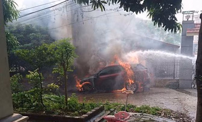 Mazda CX-5 gia hon 800 trieu chay tro khung o Phu Tho