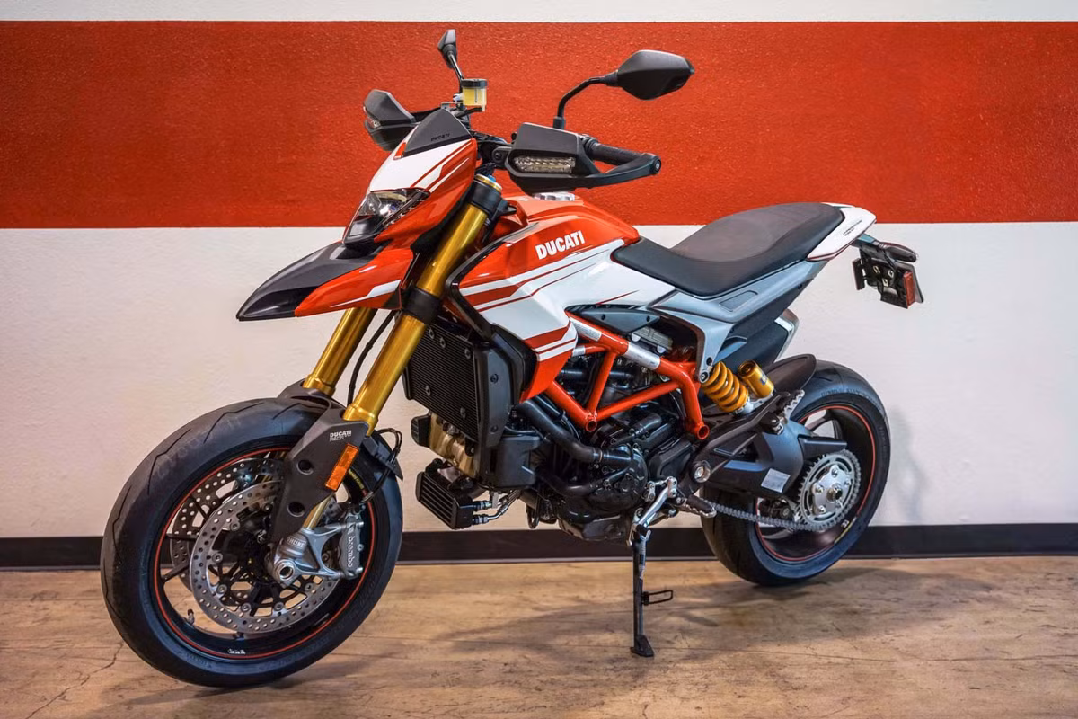 Tại thị trường Việt Nam, Hypermotard 939 được Ducati Việt Nam nhập khẩu và phân phối chính hãng. Mức giá xe Ducati Hypermotard 939 được bán ra khoảng gần 500 triệu đồng, xe được thay thế cho phiên bản 821cc.