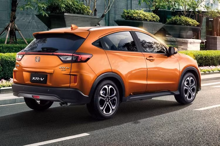 Nằm bên dưới nắp capô của Honda XR-V 2019 là 2 tùy chọn động cơ khác nhau. Thứ nhất là động cơ xăng 4 xi-lanh, hút khí tự nhiên, dung tích 1,5 lít với công suất tối đa 131 mã lực và mô-men xoắn cực đại 155 Nm. Thứ hai là động cơ xăng 4 xi-lanh, tăng áp, dung tích 1,5 lít, tạo ra công suất tối đa 177 mã lực và mô-men xoắn cực đại 220 Nm.
