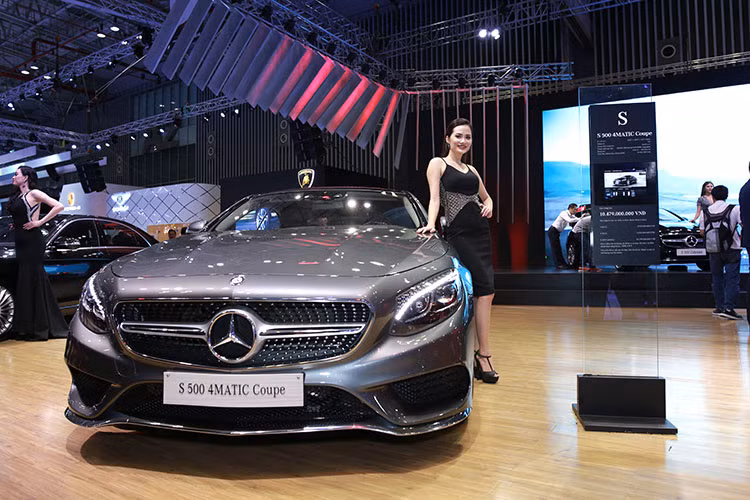 Sau 44 năm, Mercedes-Benz đã cung cấp trở lại biến thể Cabriolet của dòng xe S-Class. Đây là sự kết hợp từ cảm hứng thiết kế Cabriolet kinh điển cùng những công nghệ tiên phong hướng đến tương lai của thương hiệu Mercedes-Benz.