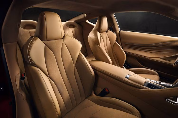 LC500 cũng sở hữu hệ thống an toàn tối ưu nổi tiếng của Lexus với gói Lexus Safety System +, hệ thống cảnh báo va chạm giúp ngăn ngừa và giảm thiểu va chạm, Hệ thống hỗ trợ duy trì làn đường, hệ thống đèn pha tự động giúp an toàn hơn khi lái xe trong đêm...