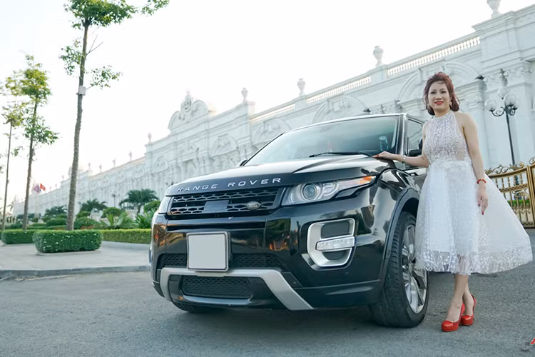 Công an tỉnh Thái Bình đã ra quyết định khởi tố vụ án Cố ý gây thương tích xảy ra tại số nhà 366, đường Lê Quý Đôn, tổ 22, phường Kỳ Bá, Thái Bình và đồng thời tống đạt quyết định khởi tố bị can, ra lệnh bắt bị can để tạm giam, khám xét khẩn cấp chỗ ở, nơi làm việc đối với nữ đại gia Dương Đường (Nguyễn Thị Dương) và một số đối tượng có liên quan để điều tra hành vi có dấu hiệu phạm tội Cố ý gây thương tích.