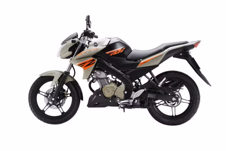 Màu sơn xám mới này sẽ được dùng cho phần lớn các chi tiết trên Yamaha FZ150i. Trong khi đó, màu cam được dùng làm điểm nhấn trên bình xăng và dàn áo cùng các hoạ tiết tem đấu giúp chiếc xe ngầu hơn. Những chi tiết còn lại của Yamaha FZ150i không có gì thay đổi so với trước.