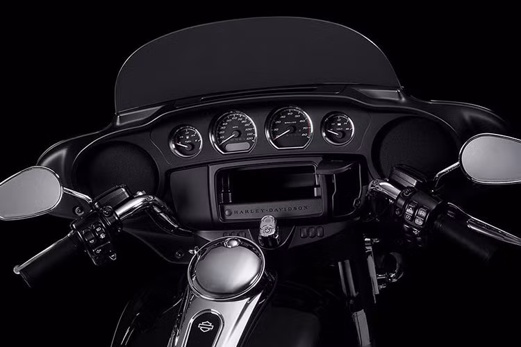 Harley-Davidson Electra Glide Standard 2019 là một chiếc xe sở hữu phong cách thiết kế đặc trưng của American Grand Tourer, đem lại nhiều sự hứng thú ngoài mong đợi dành cho khách hàng hâm mộ hãng xe Mỹ.