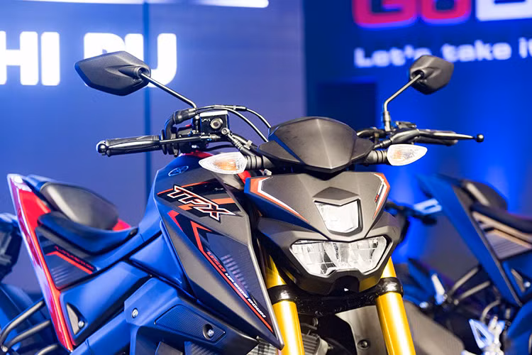 Thiết kế của Yamaha TFX 150 khá hầm hố cùng những chi tiết cắt xẻ góc cạnh, tạo cảm giác khỏe khoắn và mạnh mẽ cho người ngồi trên xe. Giảm xóc trước dạng ống lồng với thiết kế upside-down có đường kính 37 mm, giảm xóc dạng Monocross cho cảm chắc chắn.