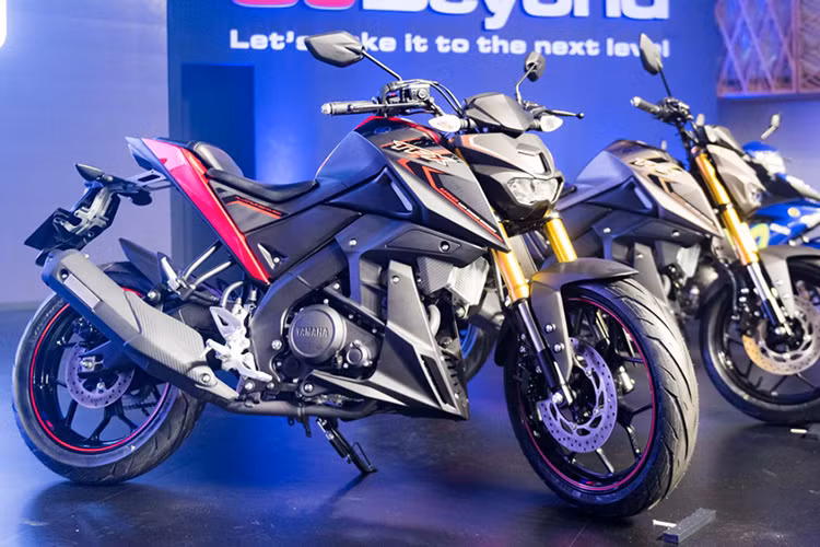 TFX 150 có hai màu gồm đen - da cam ánh kim và đen nhám - xám ánh kim. Cùng với Yamaha R3, FZ150i, TFX 150 là mẫu xe côn tay thể thao thứ 3 được Yamaha Việt Nam nhập khẩu nguyên chiếc từ Indonesia.Tại thị trường Việt, Yamaha TFX 150 được công bố mức giá chính hãng là 79,9 triệu đồng và bắt đầu bán ra từ ngày 20/10/2016.