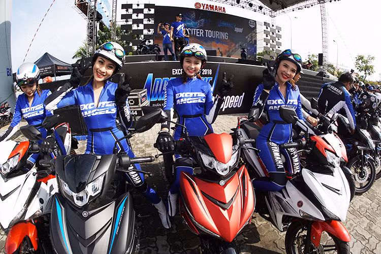 Vượt qua 1000km từ TP HCM đến Đà Nẵng vào sáng ngày 20/10, các biker tham gia “Exciter Touring – Nối vòng tay lớn” và cùng tham dự sự kiện Exciter Fest “Adrenaline Of Speed” với các đội nhóm Exciter... Đồng thời, tại đây, đoàn biker tham gia Exciter Touring – Nối vòng tay lớn và ghé thăm Trung tâm bảo trợ trẻ em đường phố Đà Nẵng và trao tặng các em đồ dùng học tập cũng như các nhu yếu phẩm cần thiết.