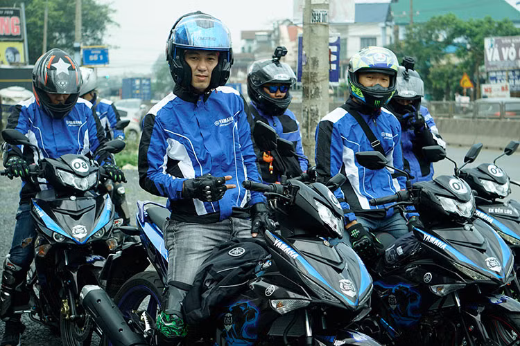 Trước hành trình đầy hứng thú này, những chiếc Yamaha Exciter của các thành viên trong đoàn phượt được Yamaha Việt Nam kiểm tra, bảo dưỡng. Bên cạnh đó, liên doanh xe máy Nhật Bản còn phổ biến các quy tắc chạy xe an toàn cho 24 thành viên trong đoàn.