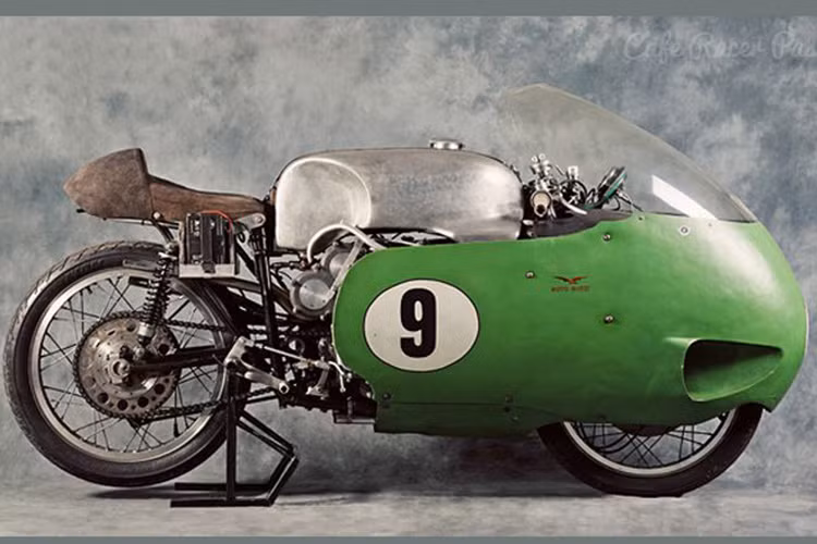  Mẫu Guzzi V8 những năm 50 hiệu suất cao vốn được thiết kế cho đường đua, tuy nhiên nó đã không nhận được kết quả tốt.