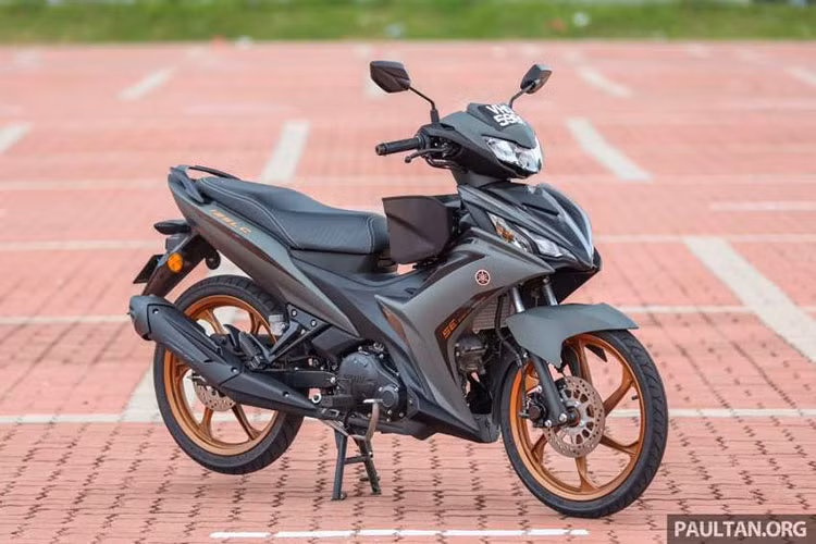 Mẫu xe côn tay Yamaha Exciter 135 tại Việt Nam đã bị ngừng sản xuất và thay thế bởi Exciter 150 và Exciter 155 VVA hoàn toàn mới. Tuy nhiên tại thị trường láng giềng Malaysia, mẫu Exciter 135 vẫn đang tiếp tục kinh doanh và không ngừng được nâng cấp.