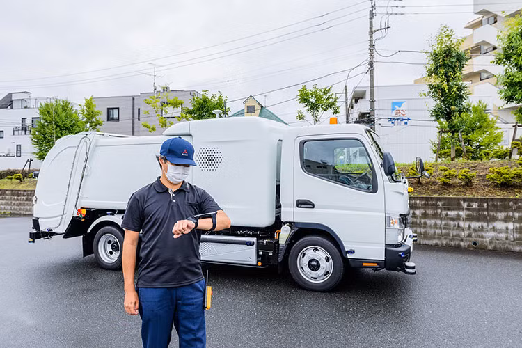Mẫu xe Mitsubishi Fuso eCanter Sensor Collect chở rác này đã được thử nghiệm tại thành phố Kawasaki ở Nhật Bản. Mitsubishi Fuso Truck and Bus Corporation đã công bố một đoạn video ghi lại cuộc chạy thử nghiệm của mẫu xe chở rác này, được tổ chức vào tháng 11/2023, hợp tác với Bộ Môi trường địa phương.
