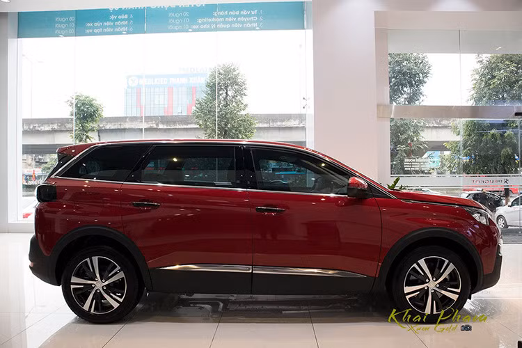 Trên phiên bản mới này, kích thước của xe vẫn không thay đổi so với phiên bản hiện tại. Cụ thể các số đo bao gồm dài, rộng, cao của xe lần lượt là 4.640 x 1.840 x 1.640 mm. Trục cơ sở xe ở mức 2.840 mm. So với "đối thủ" Toyota Fortuner, kích thước của mẫu SUV này gần tương đương, chiều dài cơ sở lớn hơn khoảng 100 mm.
