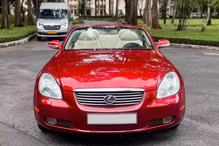 Với thiết kế độc đáo, khả năng vận hành mạnh mẽ và tính sưu tầm cao, Lexus SC430 không chỉ đơn thuần là một phương tiện di chuyển mà còn là một biểu tượng của phong cách và đẳng cấp dành cho những người yêu xe.