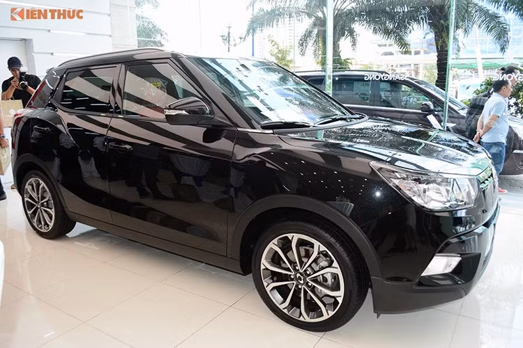 Trên mẫu xe mới này, tính năng cruise control vẫn thường thấy trên các dòng xe cỡ lớn hoặc hạng sang, do đó khi áp dụng trên cả hai mẫu xe SsangYong Tivoli, XLV đã giúp mẫu xe này nâng tầm hơn so với các đối thủ trong phân khúc đang có mặt tại thị trường Việt. Đáng chú ý, trang bị sẵn có trên xe là nút bấm điều chỉnh 3 chế độ lái (Normal, Comford và Sport) kết hợp 3 chế độ vận hành (ECO, Power, Winter)...